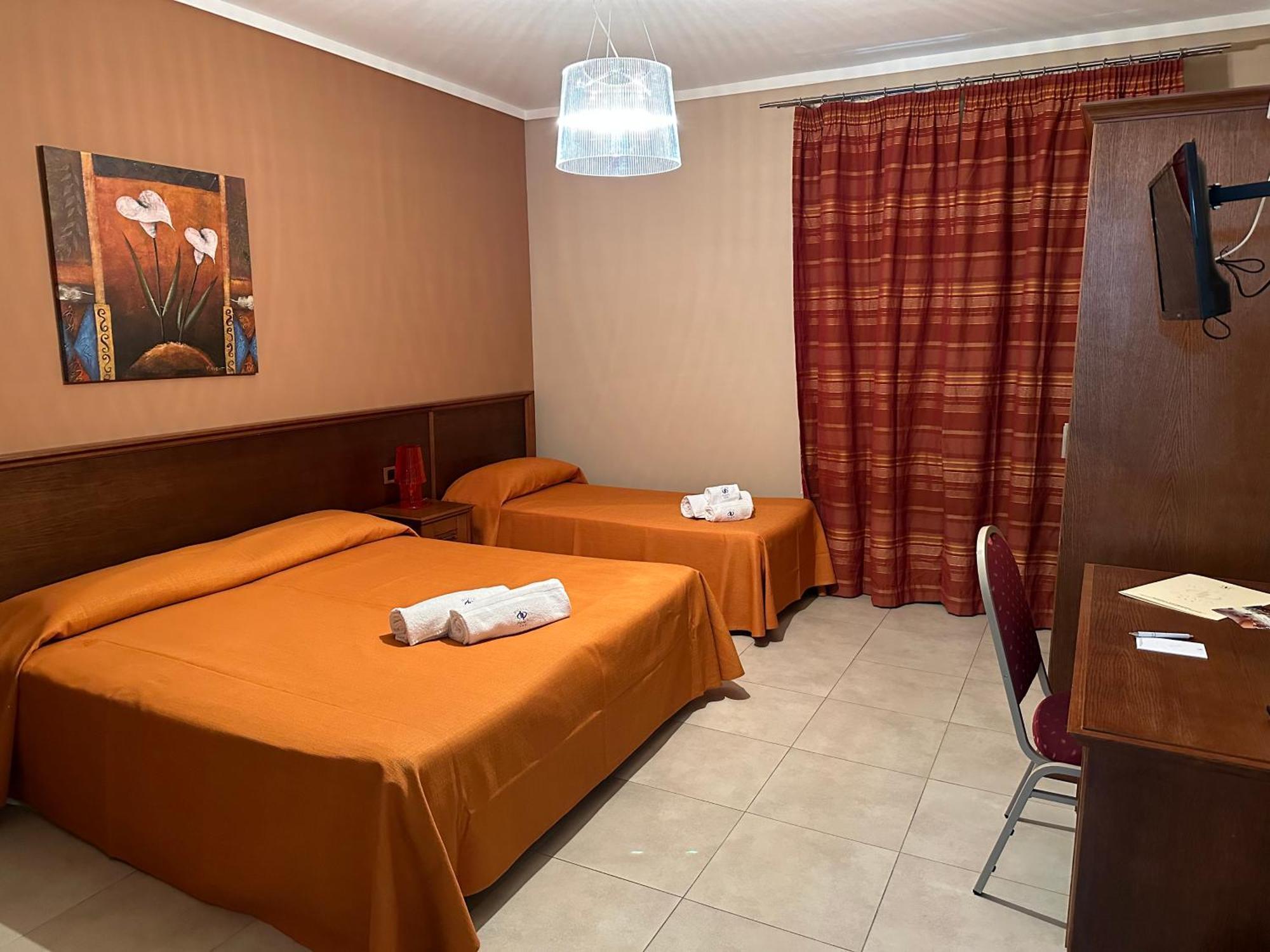Poma Hotel 3*